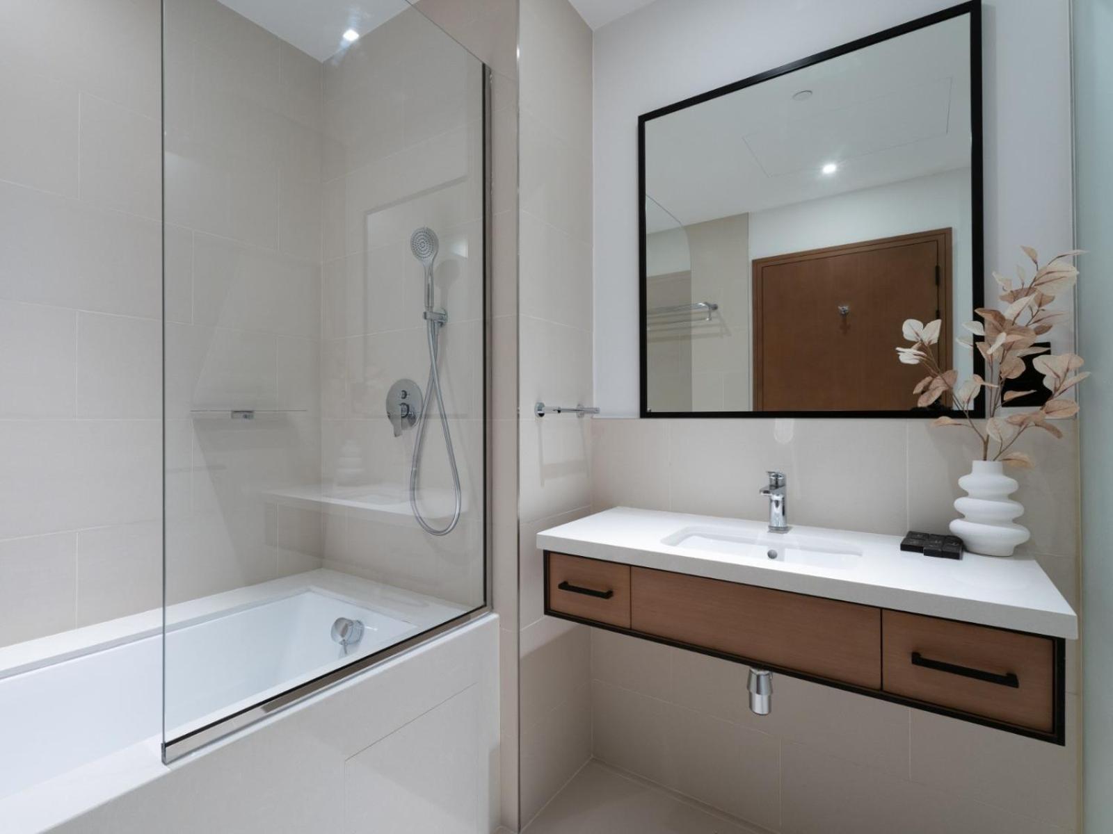 Contemporary 3br With Stylish Interiors - Vida Marina 28 * Dubai